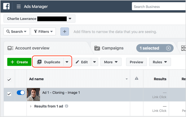 Wählen Sie die Facebook-Anzeige aus, die Sie ändern möchten, und klicken Sie auf Duplizieren.